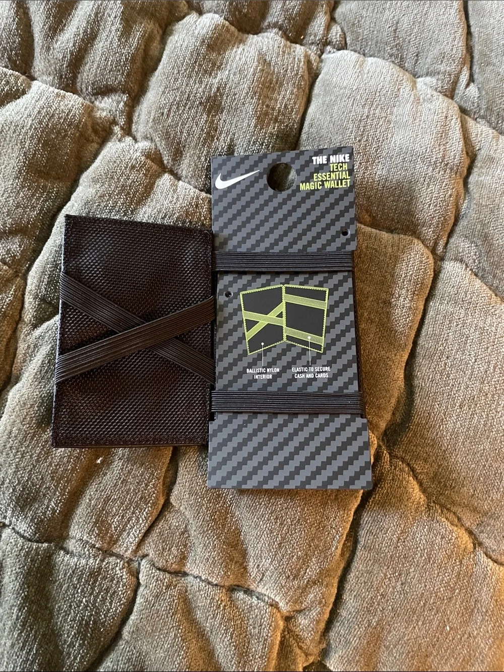 Nike Tech Essential Magic Wallet yellow black NWT